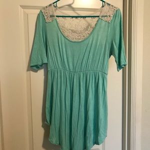 Large Maternity shirt with lace detail